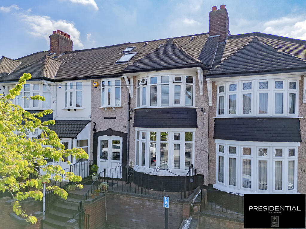 Main image of property: Stradbroke Grove, Clayhall, IG5