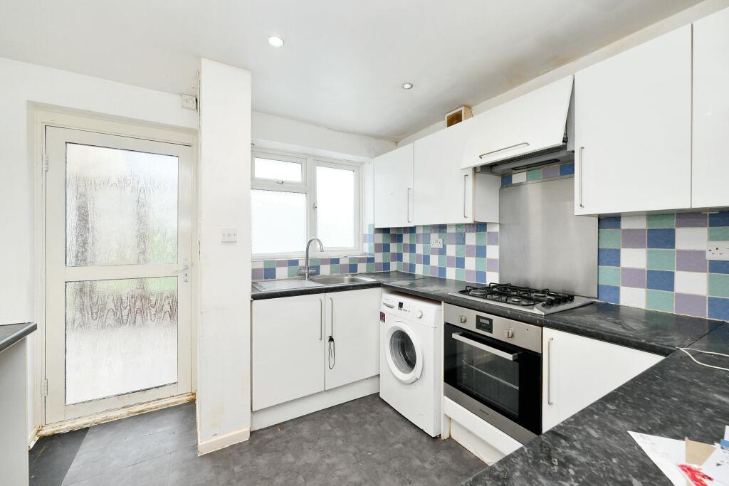 Additional property image - 6 Wellcroft Close, Welwyn Garden City, Hertfordshire, AL7 3JZ