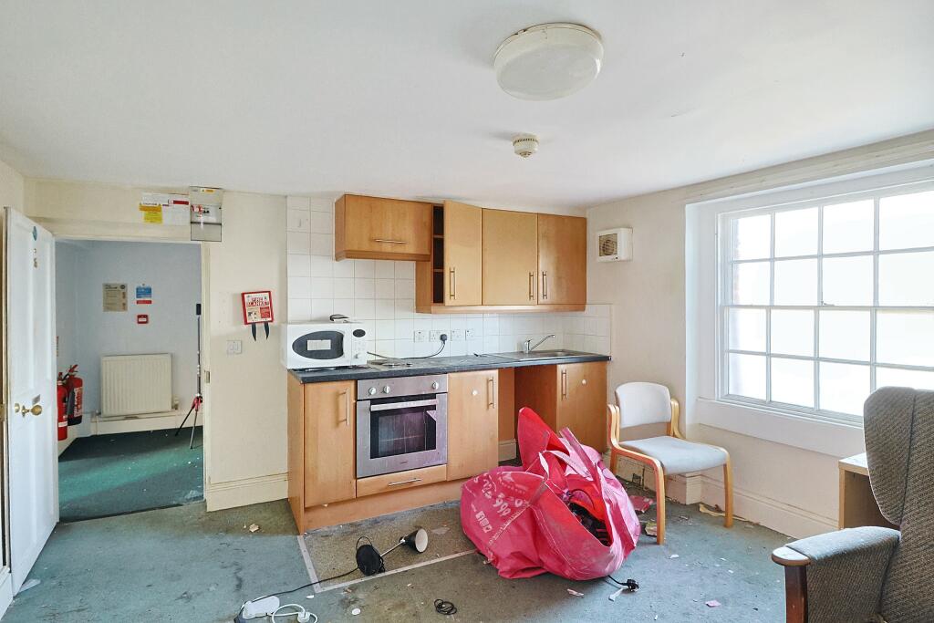 Additional property image - 14 The Halve, Trowbridge, Wiltshire BA14 8SD