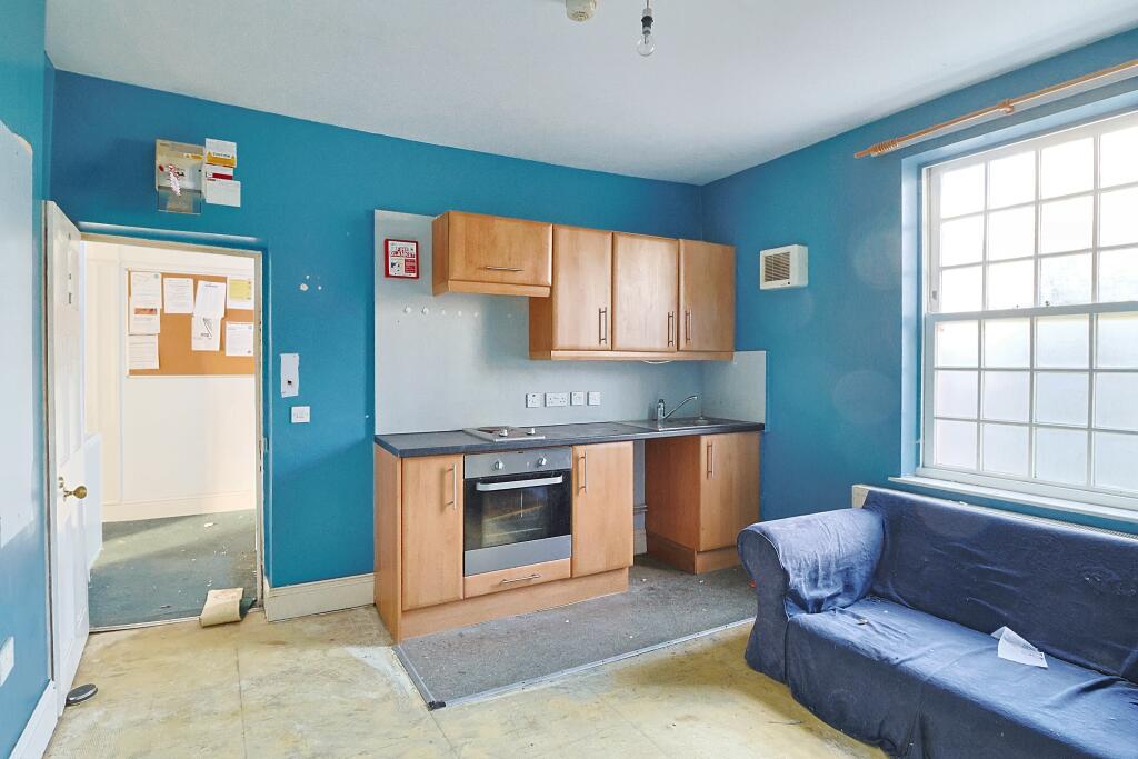Additional property image - 14 The Halve, Trowbridge, Wiltshire BA14 8SD