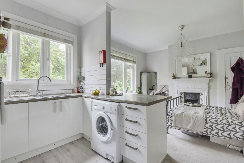 Additional property image - Flat 3, 5 Dale Road, Purley, CR8 2ED