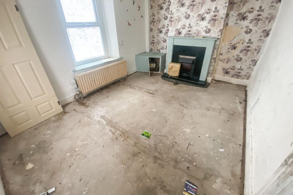 Additional property image - 6 The Crescent, Cleator Moor, Cumbria, CA25 5QL