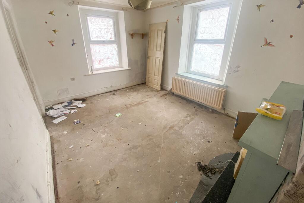 Additional property image - 6 The Crescent, Cleator Moor, Cumbria, CA25 5QL
