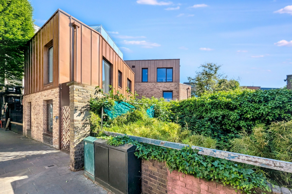 Main image of property: Apartment 2, 132 Battersea High Street,  Battersea, London SW11 3JR