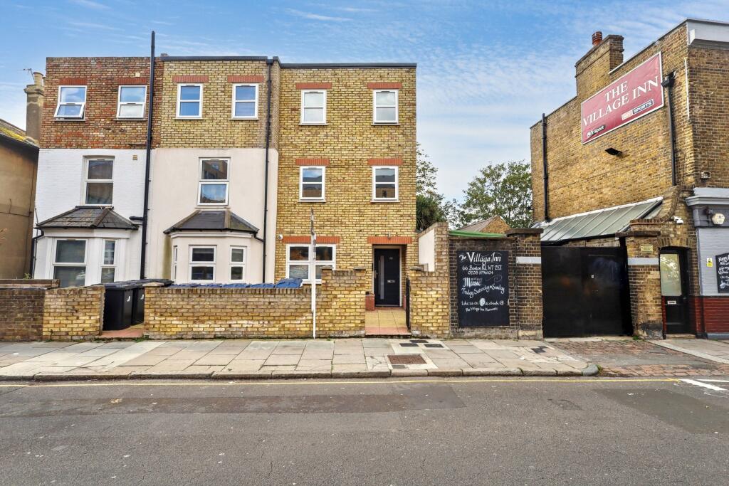 Main image of property: Flat 4, 68 Boston Road, Hanwell, London, W7 2ET
