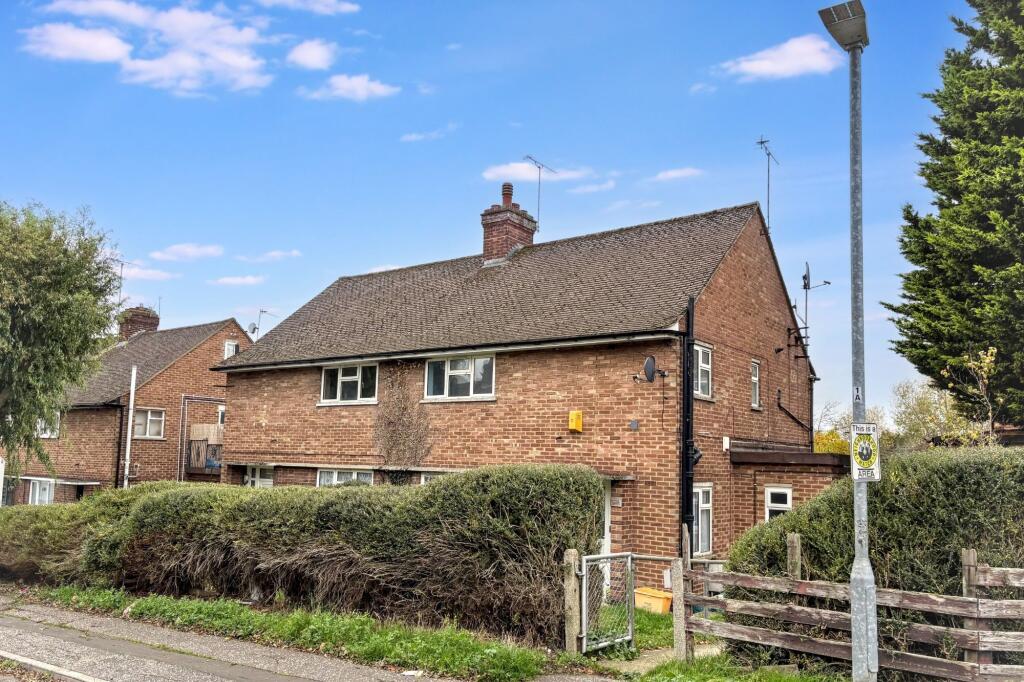 Main image of property: Flat A, 47 Goldings Crescent, Basildon, Essex, SS16 4RX