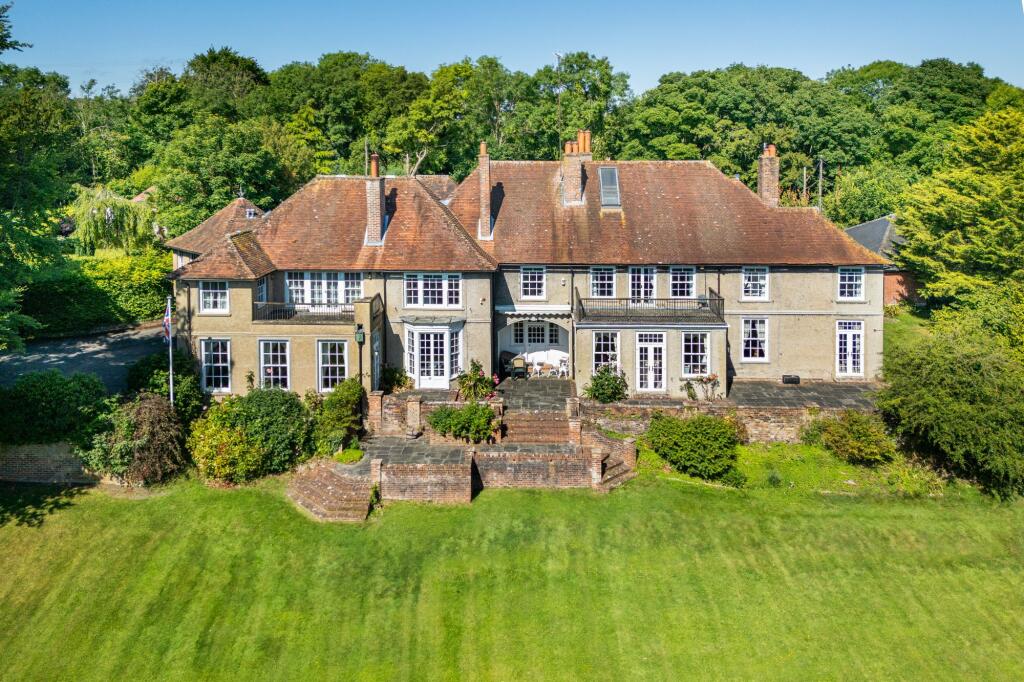 Main image of property: Sowberry Court, Moulsford, Wallingford, Oxfordshire OX10 9JG