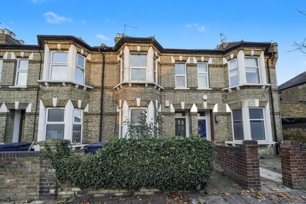 Main image of property: First Floor Flat, 47a Lower Boston Road, Hanwell, London, W7 3TP