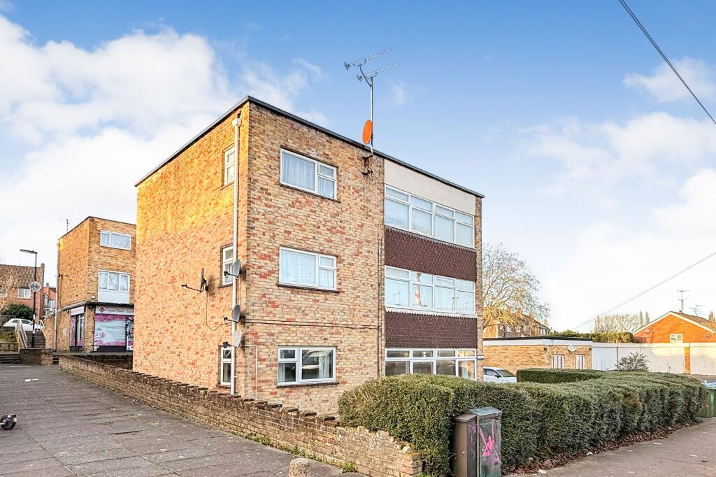 Main image of property: Ground Floor Flat, 1 Charles Court, Forest Hills Drive, Southampton, SO18 2FY