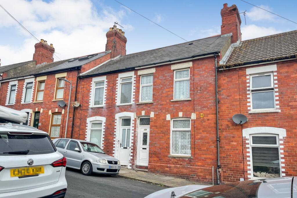Main image of property: 124 Phyllis Street, Barry, Wales CF62 5UU