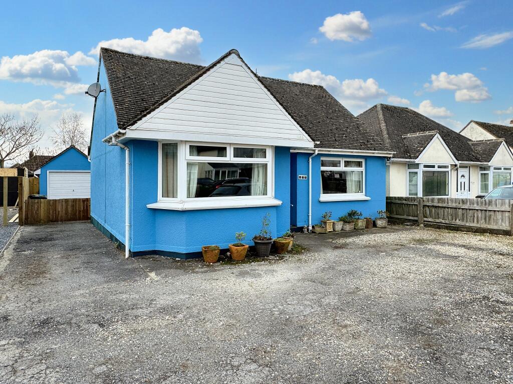 3 bedroom detached bungalow for sale in Exeter Road, Kingsteignton, TQ12