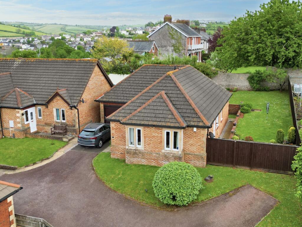 3 bedroom bungalow for sale in Huxley Vale, Kingskerswell, TQ12