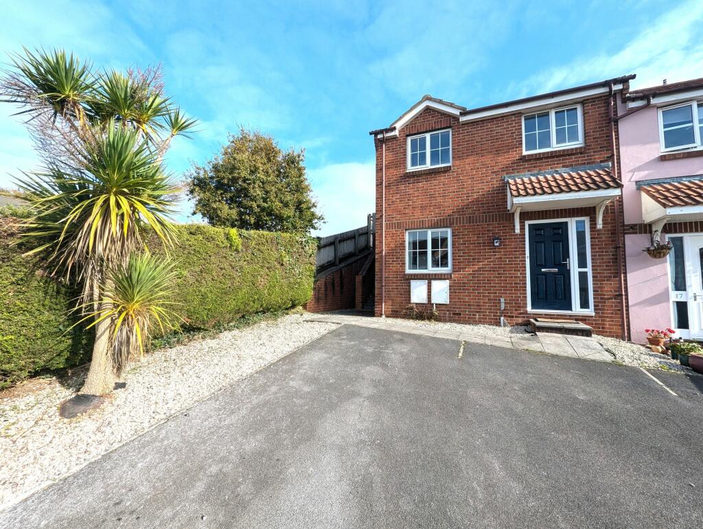 2 bedroom end of terrace house for rent in Skye Close, Torquay, TQ2