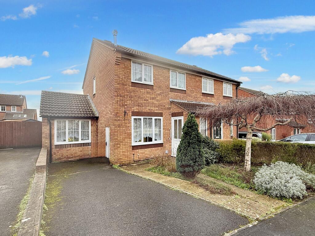 Main image of property: Oak Close, Kingsteignton, Newton Abbot