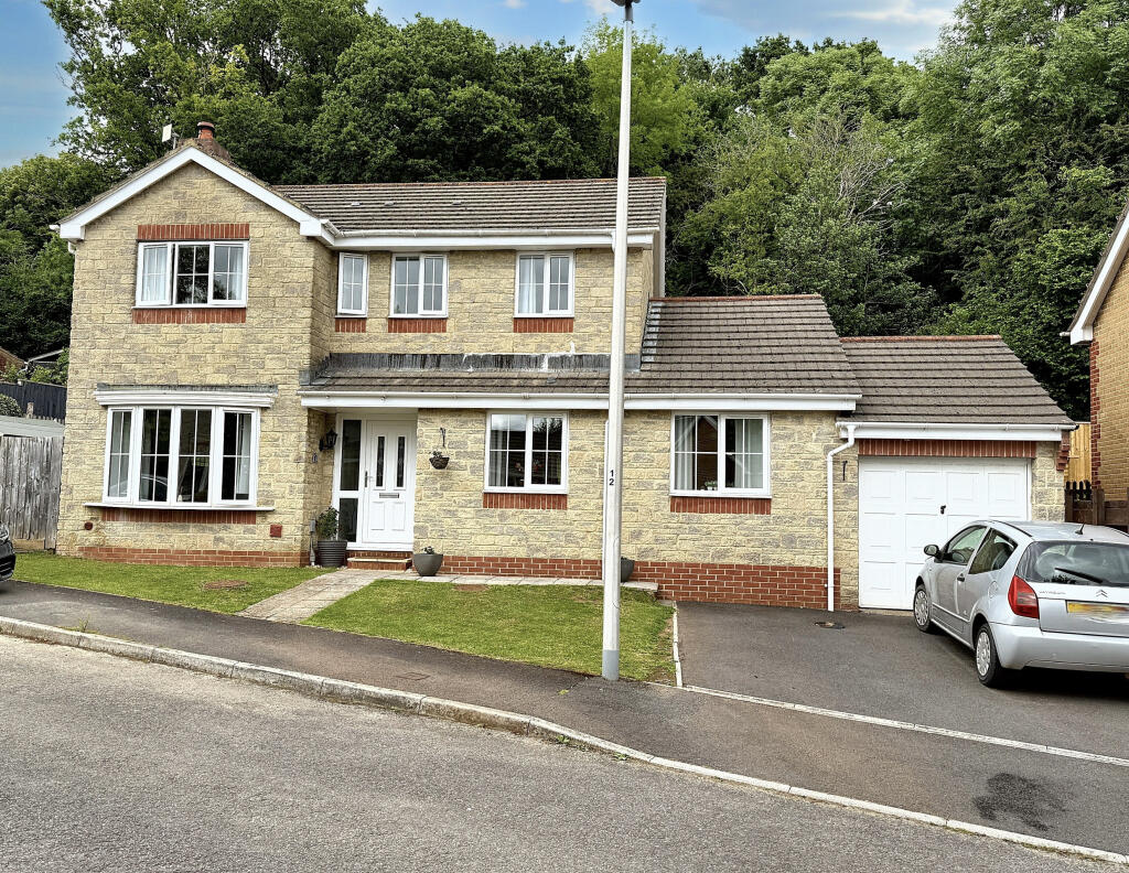 Main image of property: Abbotswood, Kingsteignton, Newton Abbot