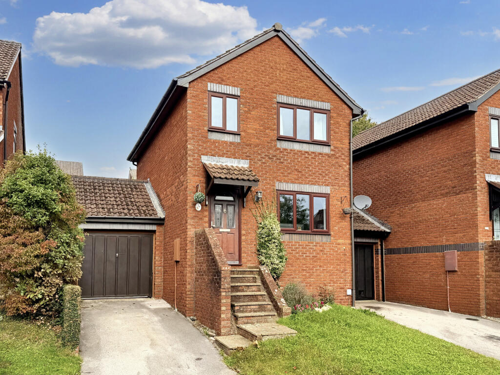 3 bedroom detached house