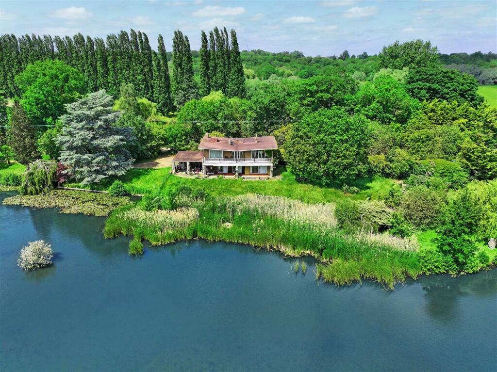 5 bedroom detached house for sale in Meadow Lane, Hemingford Grey