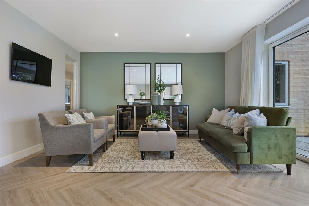 5 bedroom detached house for sale in Highfields Road, Caldecote