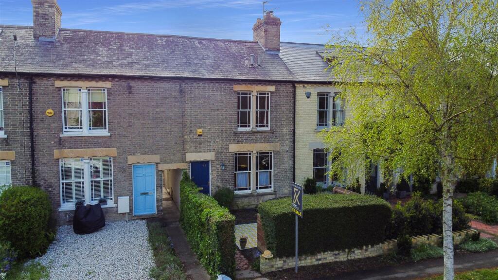 3 bedroom terraced house for sale in Hinton Avenue, Cambridge, CB1