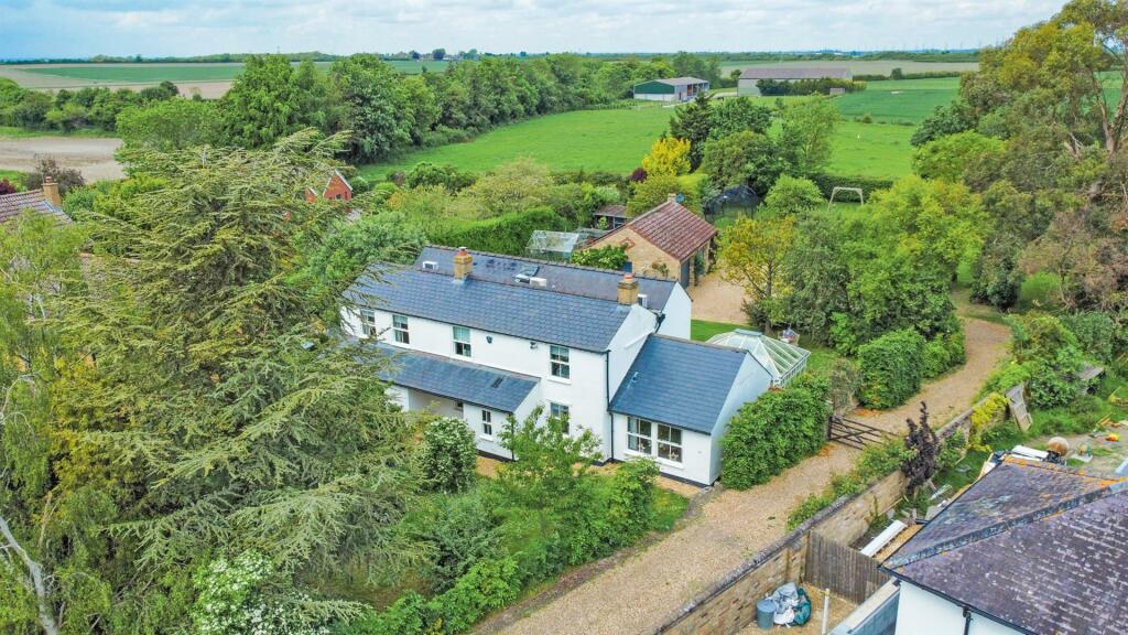 4 bedroom detached house for sale in Rogers Road, Swaffham Prior, CB25