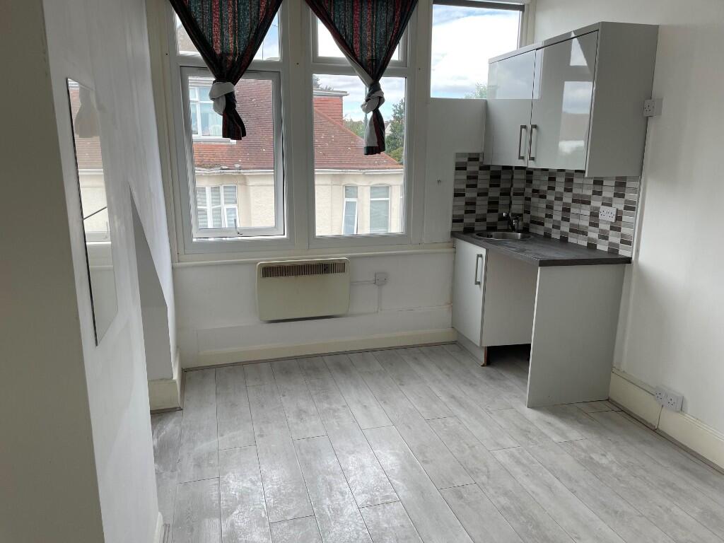 Main image of property: Palmeira Avenue, Westcliff-On-Sea, Essex, SS0