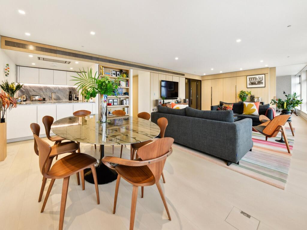 Main image of property: Centre Point Residences, 103 New Oxford Street, WC1A