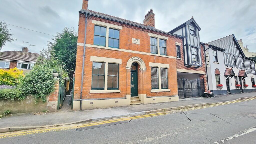 3 bedroom detached house for sale in Daventry Road, Dunchurch, CV22