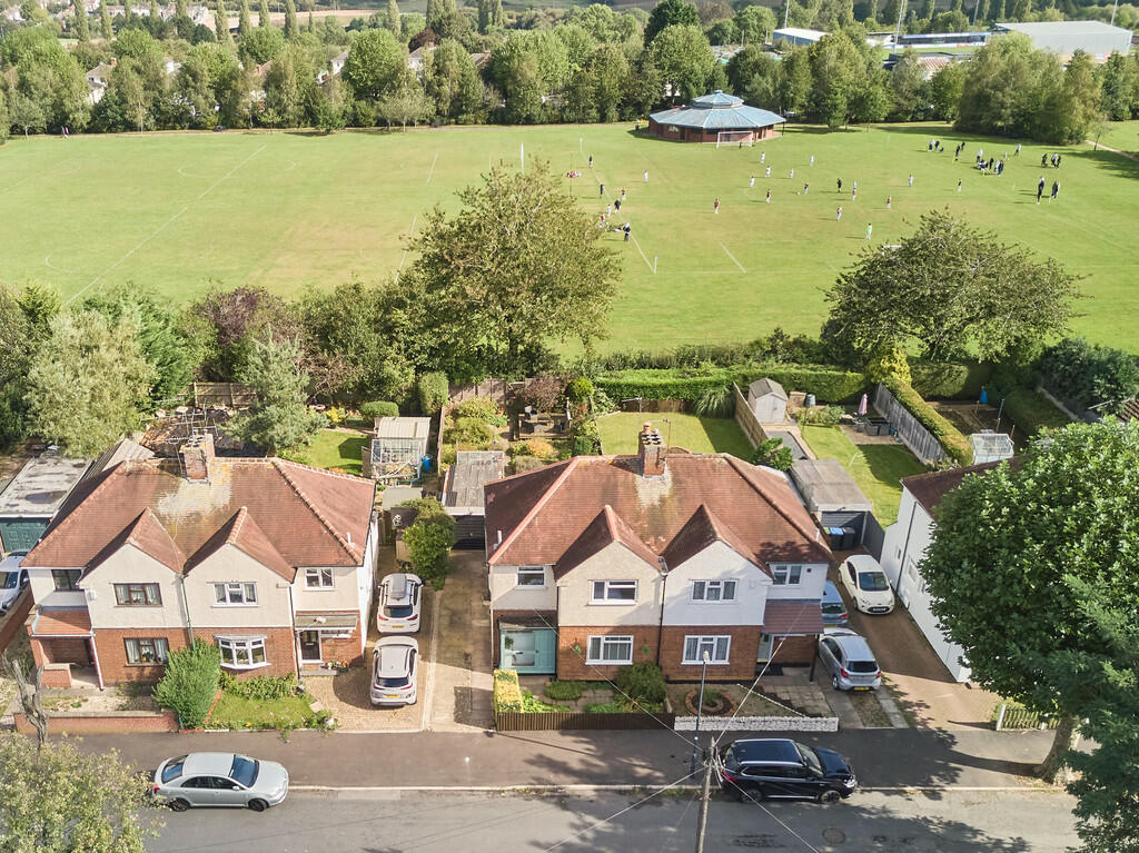 3 bedroom semidetached house for sale in Lawrence Road, Rugby, CV21