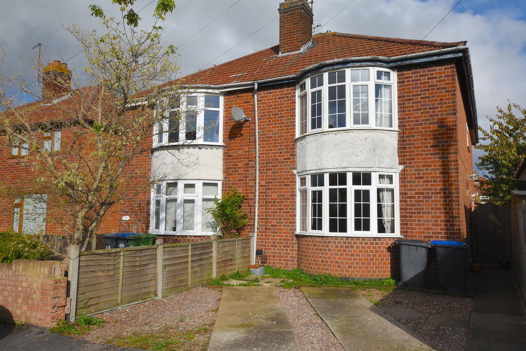 3 bedroom semidetached house for sale in Pytchley Road, Southfield , CV22