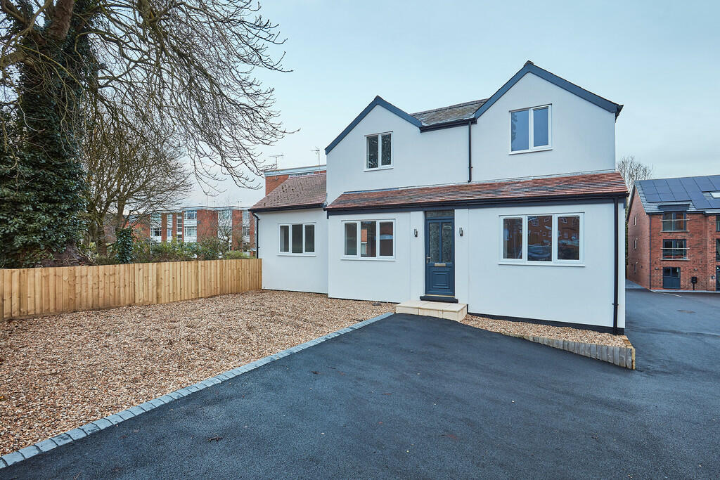 4 bedroom detached house for sale in Hillmorton Road, Hillmorton , CV22