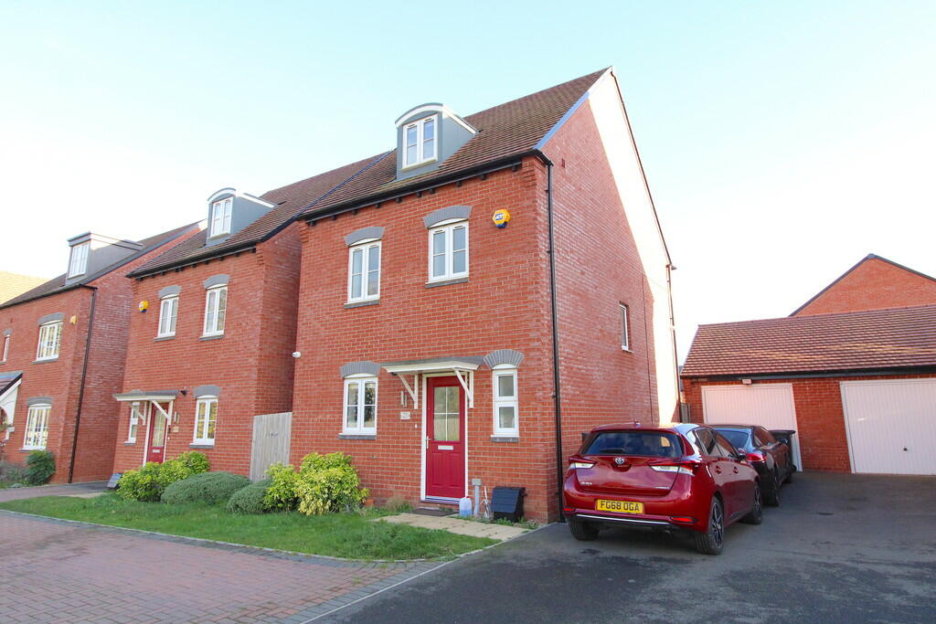 4 bedroom detached house for sale in William Simmonds Close, Cawston, CV22