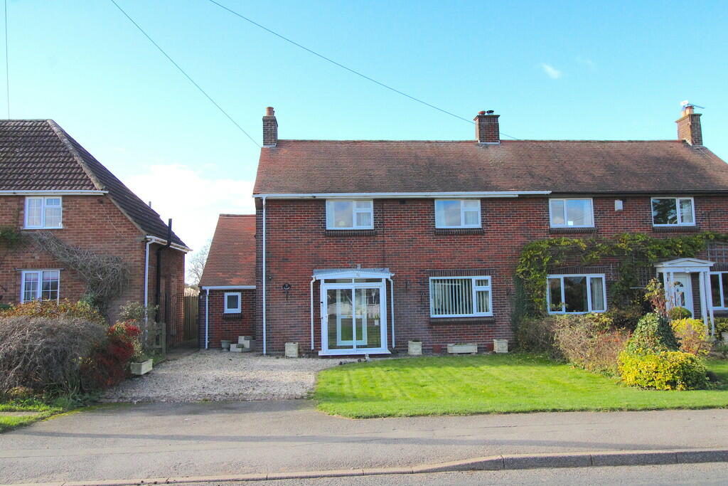 3 bedroom semidetached house for sale in Daventry Road, Barby, Rugby, CV23