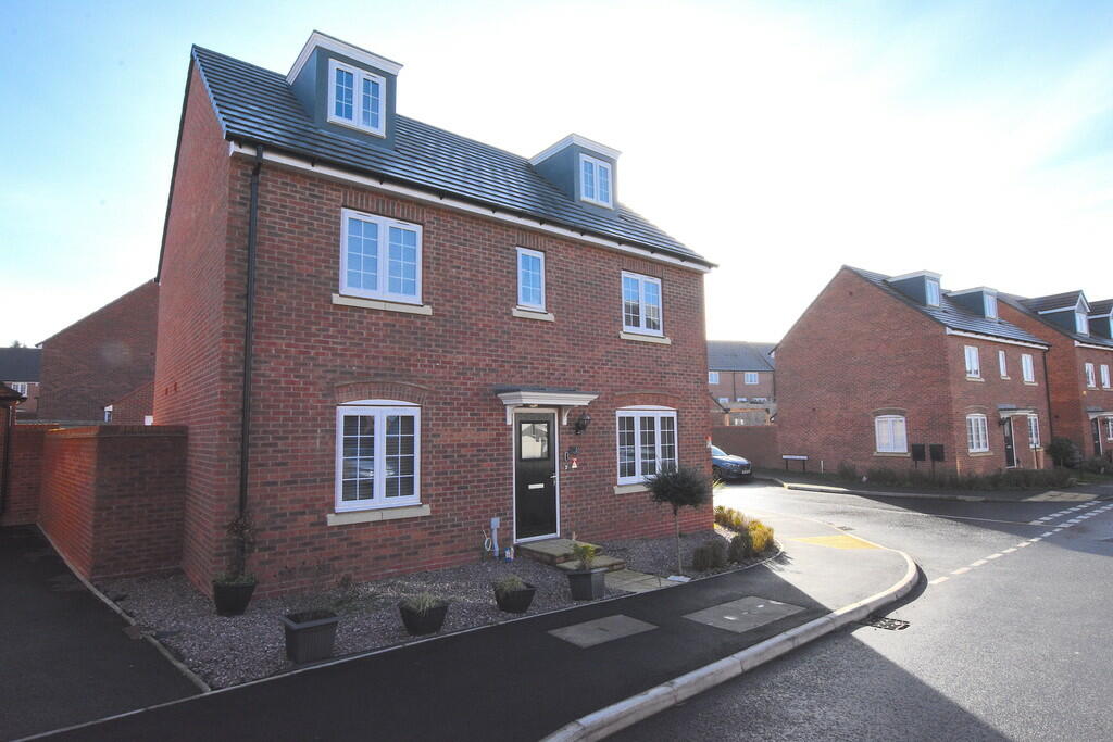 5 bedroom detached house for sale in Trussell Way, Cawston, Rugby, CV22