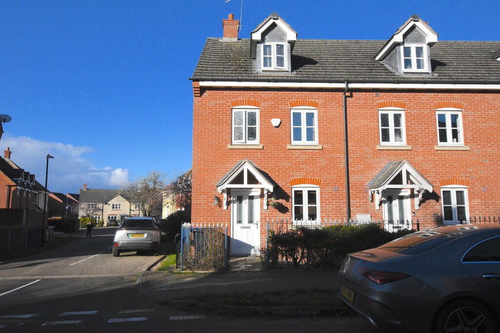 3 bedroom end of terrace house for sale in Tee Tong Road, Long Lawford