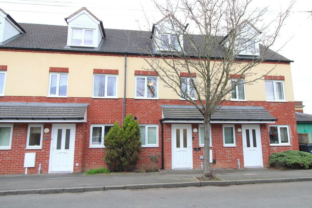 3 bedroom terraced house for sale in Dunsmore Avenue, Rugby, CV22