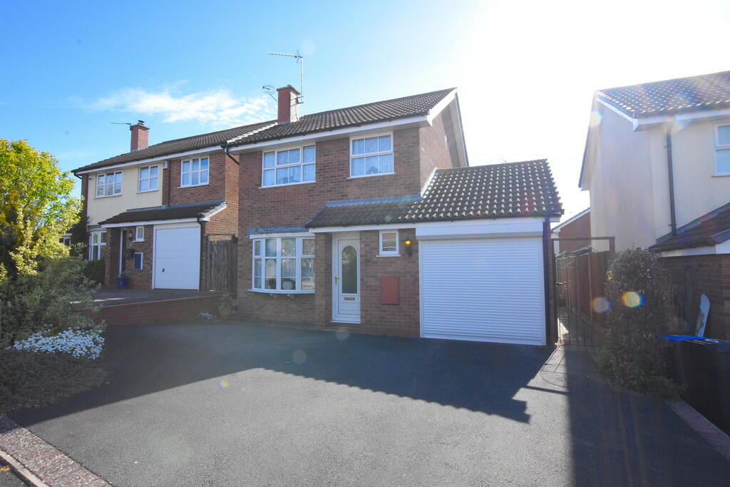 3 bedroom detached house for sale in Squires Road, Stretton On Dunsmore