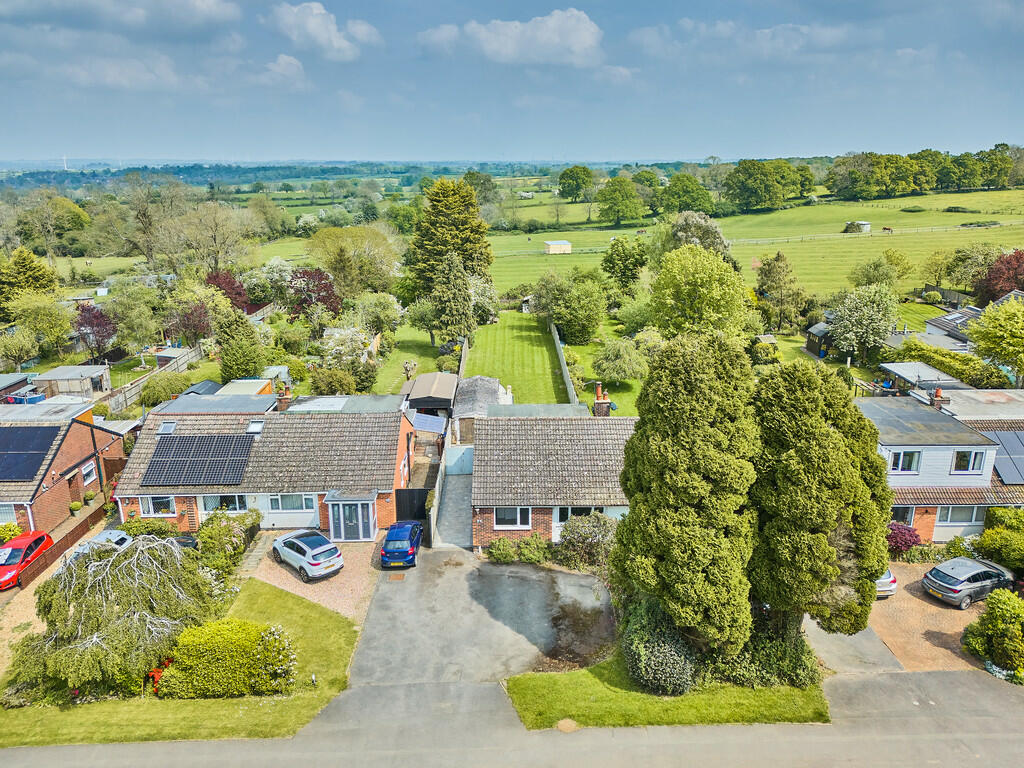 3 bedroom semidetached house for sale in Daventry Road, Barby, Rugby, CV23