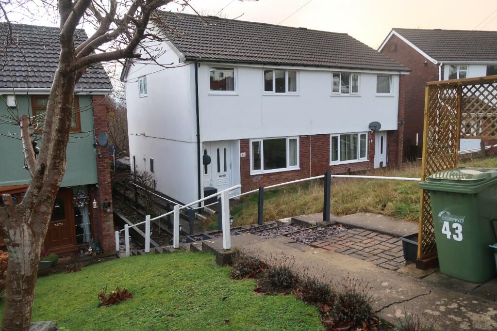 3 bedroom semidetached house for sale in Solent Close, Pontllanfraith