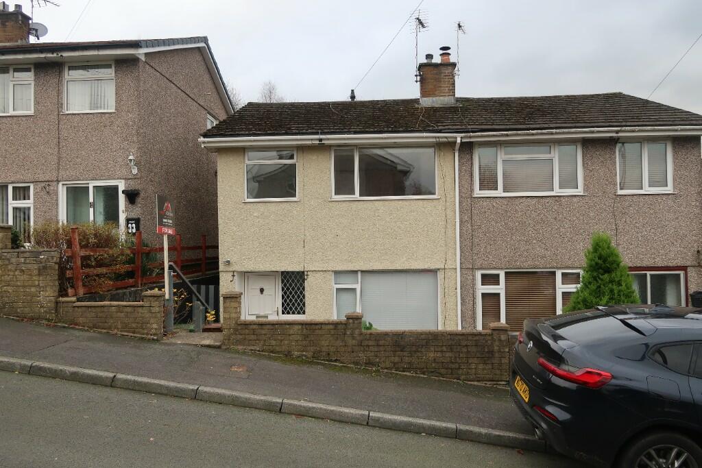 3 bedroom semi-detached house