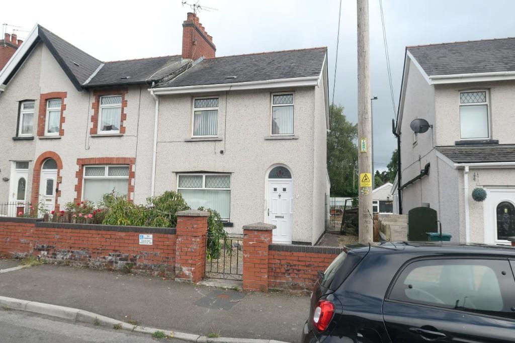 3 bedroom end of terrace house for sale in Llwynon Road, Oakdale