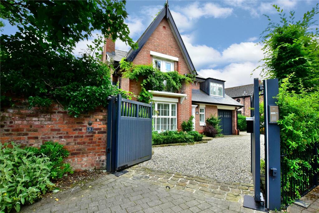 4 bedroom detached house for rent in Agalia Gardens, Didsbury, Manchester, M20