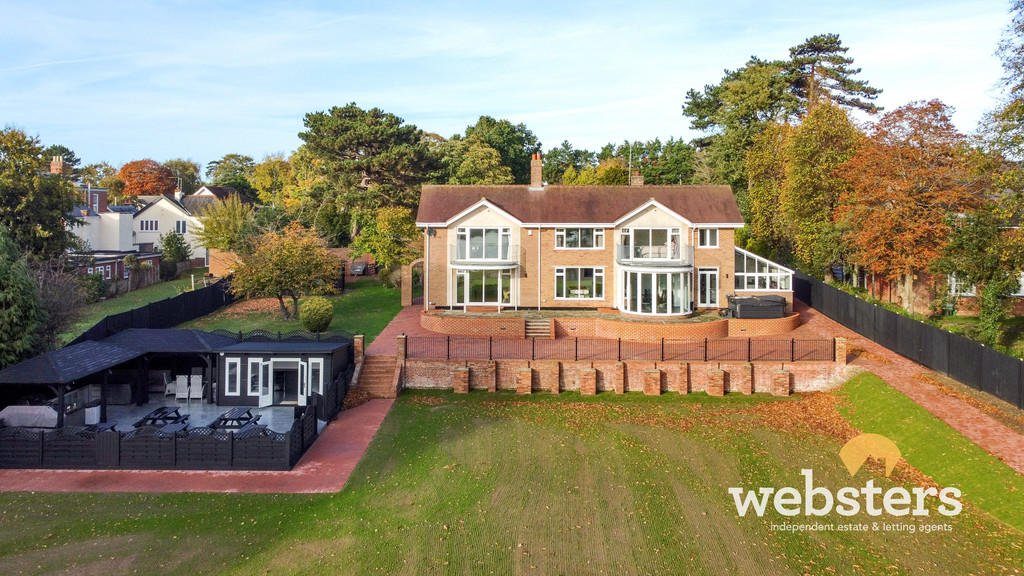8 bedroom detached house for sale in Borrow Road, Lowestoft NR32