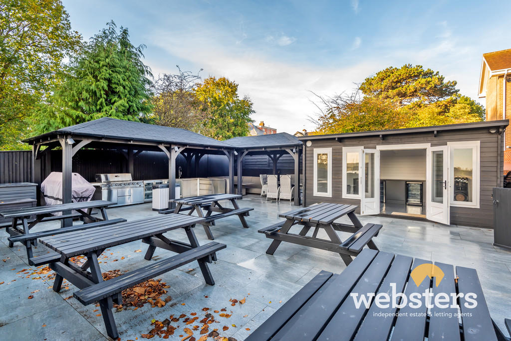 8 bedroom detached house for sale in Borrow Road, Lowestoft NR32