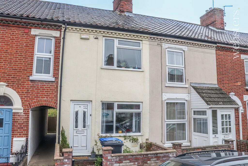 2 bedroom terraced house for sale in Caernarvon Road, Norwich NR2