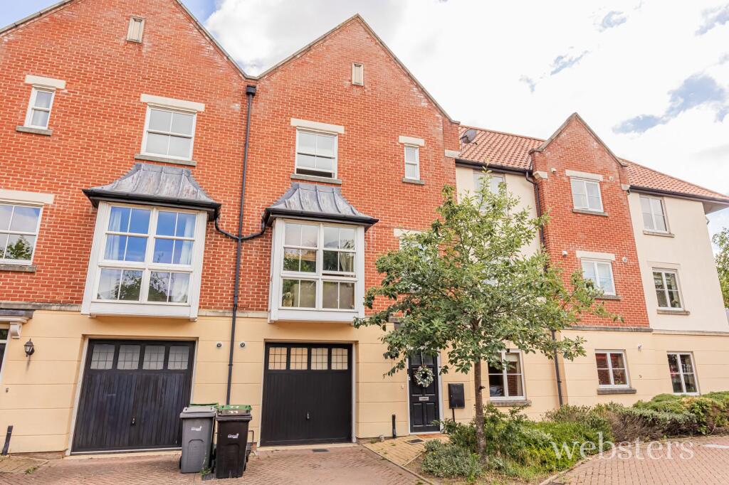 Main image of property: Trafalgar Square, Poringland, NR14