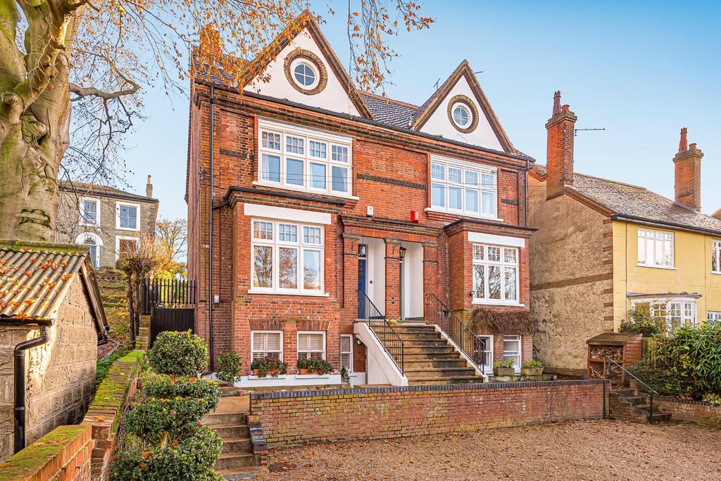 4 bedroom semidetached house for sale in Mill Hill Road, Norwich NR2