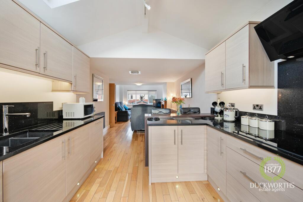 Additional property image - Earnsdale Avenue, Darwen, BB3