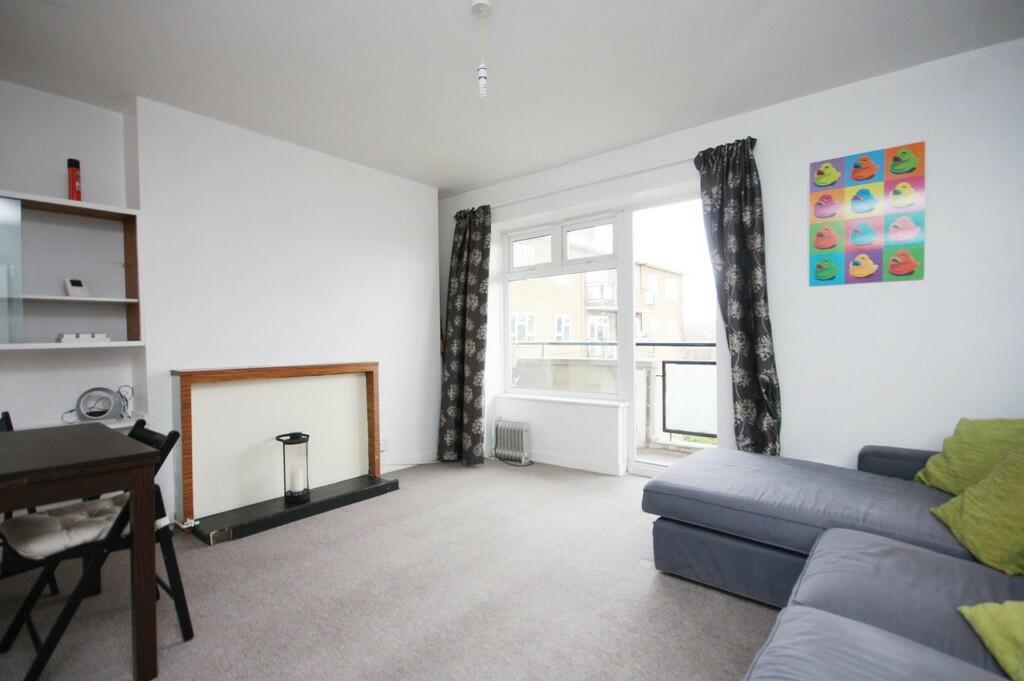 2 bedroom apartment for sale in Queens Drive, N4 2HL, N4