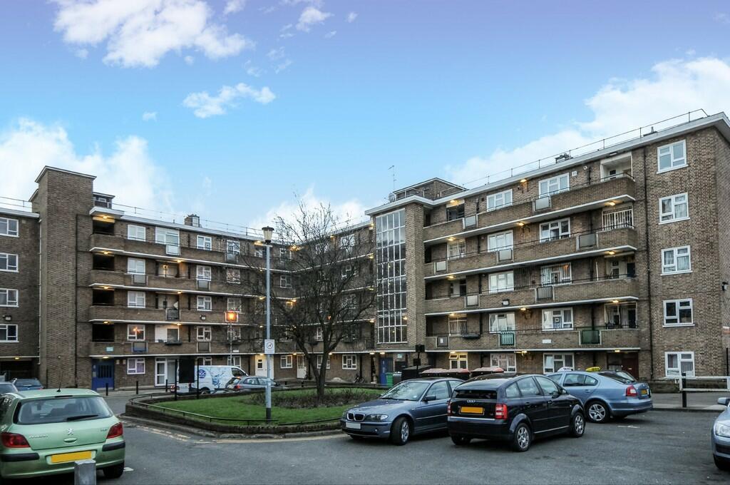 2 bedroom apartment for sale in Queens Drive, N4 2HL, N4