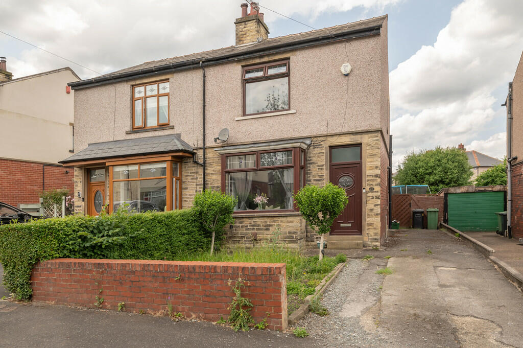 2 bedroom semidetached house for sale in Rowlands Avenue, Dalton, HD5